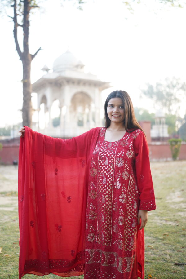 RED VISCOSE GEORGETTE KURTA AND DUPATTA SET MUKAISH WORK - Image 3