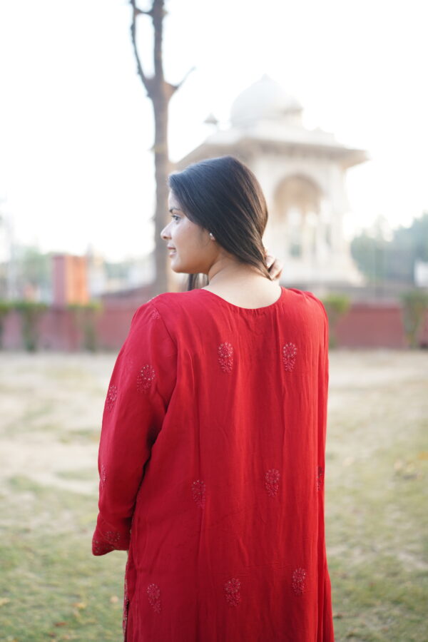 RED VISCOSE GEORGETTE KURTA AND DUPATTA SET MUKAISH WORK - Image 4